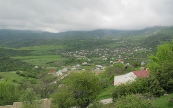 azerbaycanda-daha-bir-kendin-adi-deyisdirilir